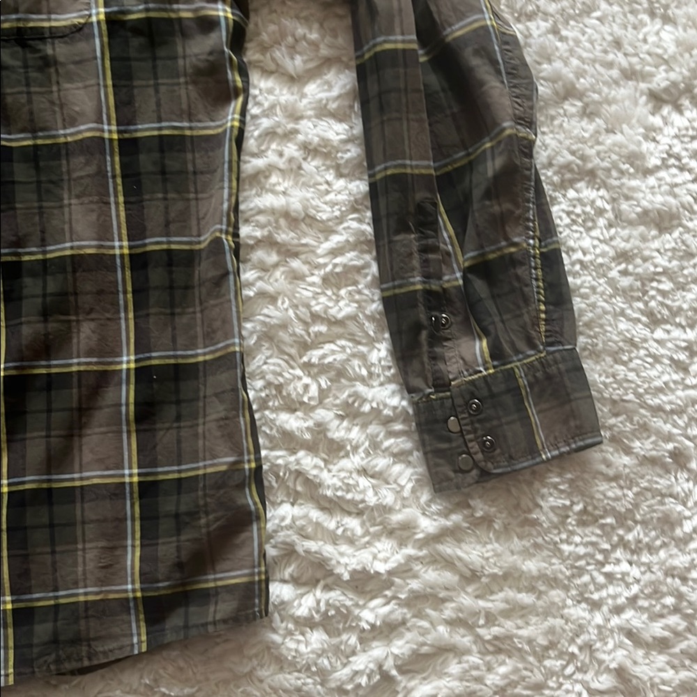 ๐ณ๏ธโ๐ Kenneth Cole Plaid Button-Up Shirt - Picture 4 of 9